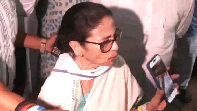 Mamata Banerjee Accuses BJP of Election Rigging as West Bengal Votes in Second Phase; CM Visits Bhabanipur Polling Booths